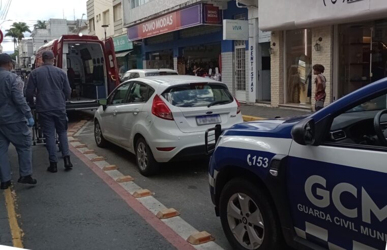 GCM presta atendimento a munícipe inconsciente na área central de Lorena